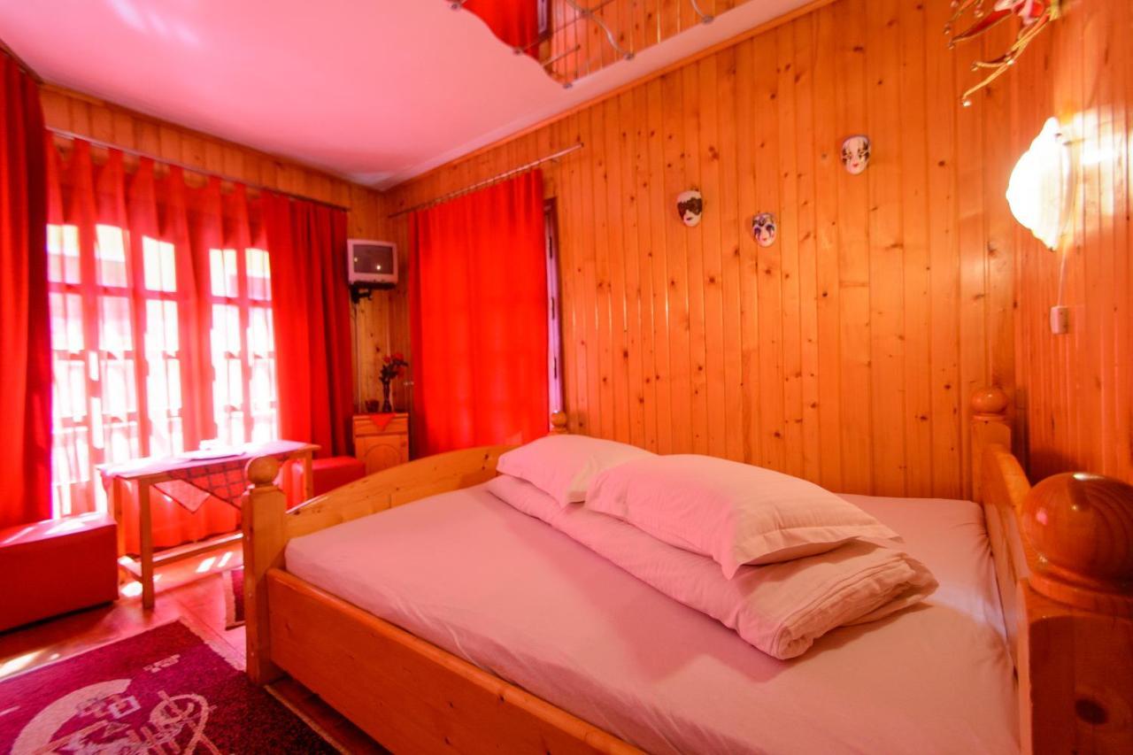Rem'S Pension Râşnov Exterior photo