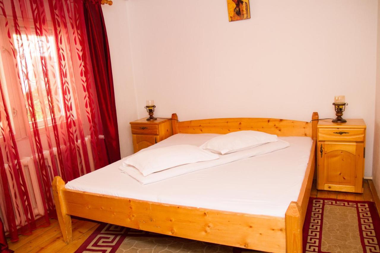 Rem'S Pension Râşnov Exterior photo