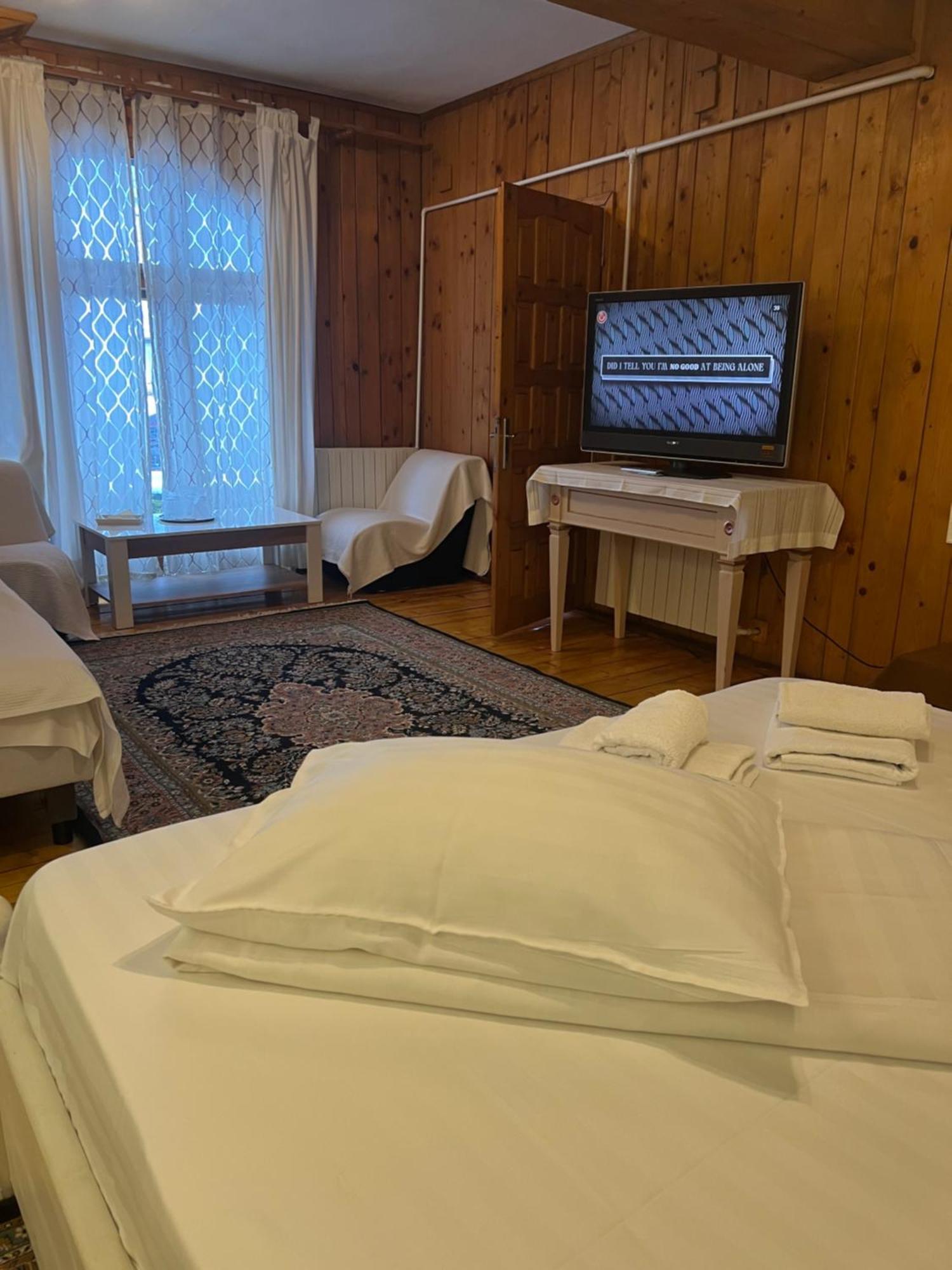 Rem'S Pension Râşnov Exterior photo