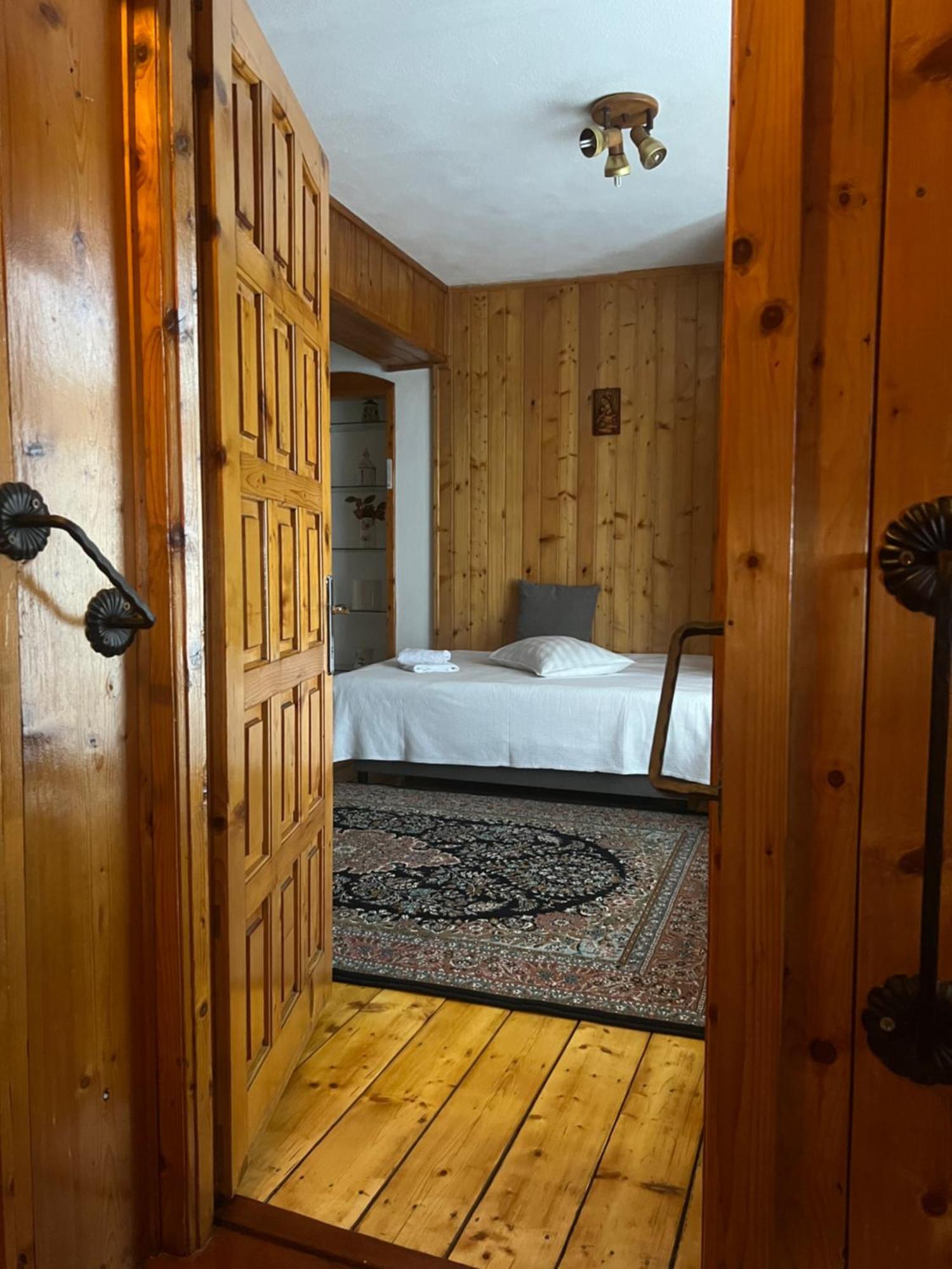 Rem'S Pension Râşnov Exterior photo