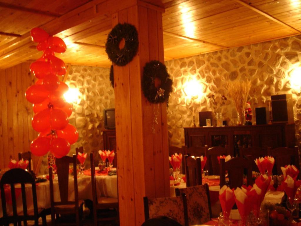 Rem'S Pension Râşnov Exterior photo