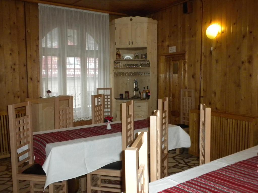 Rem'S Pension Râşnov Exterior photo